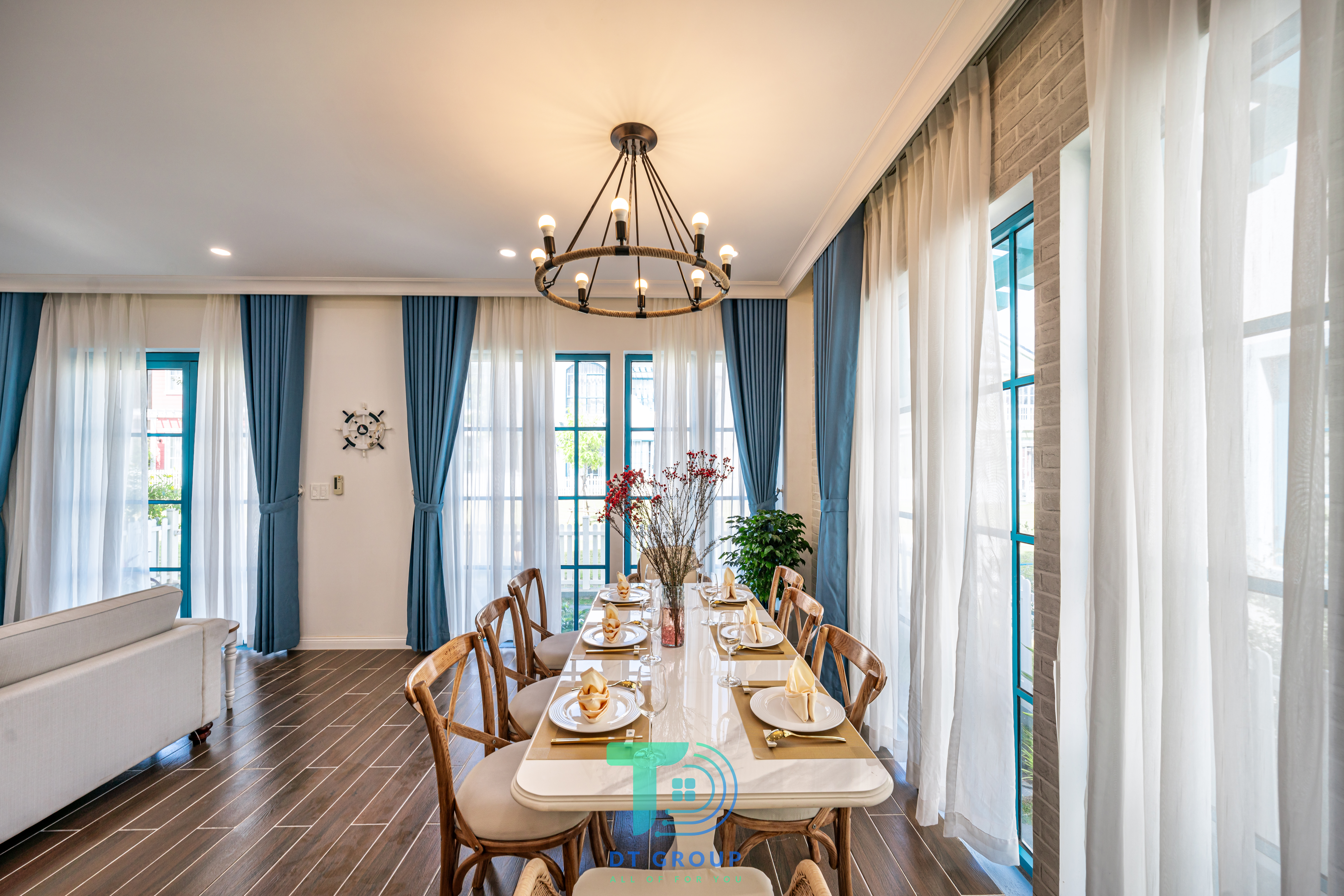  Bếp và phòng ăn phong cách COUNTRY Style với thiết kế mộc mạc, sử dụng gỗ tự nhiên và gam màu trung tính.